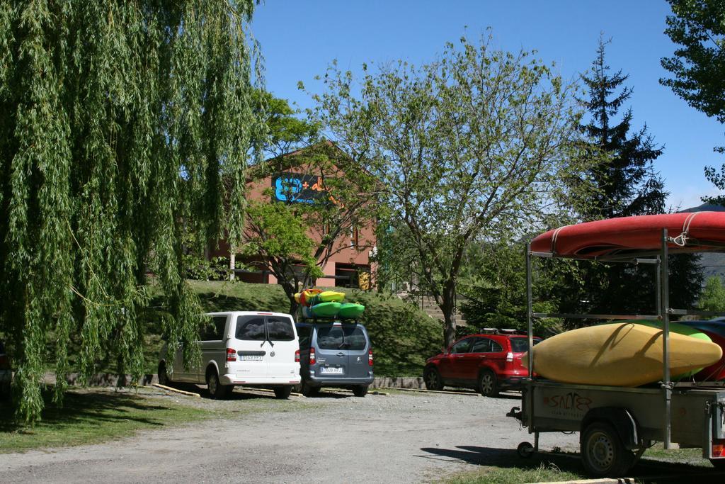 Alberg Escola De Piraguisme De Sort Extérieur photo