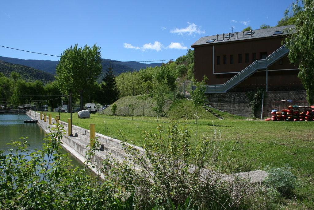 Alberg Escola De Piraguisme De Sort Extérieur photo