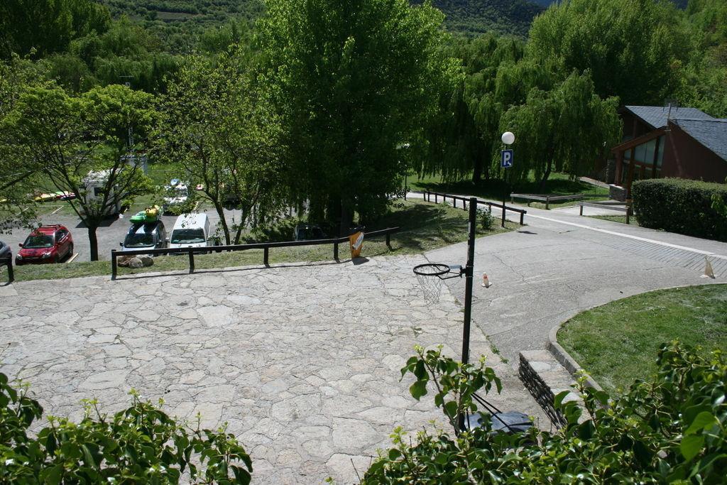 Alberg Escola De Piraguisme De Sort Extérieur photo