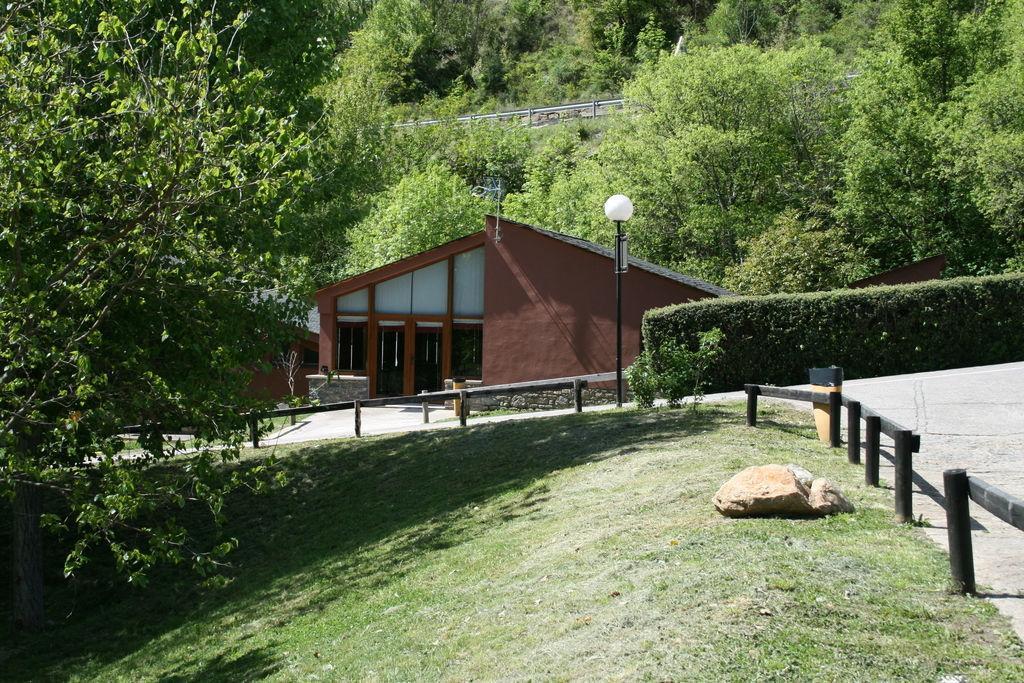 Alberg Escola De Piraguisme De Sort Extérieur photo