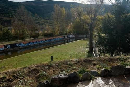 Alberg Escola De Piraguisme De Sort Extérieur photo